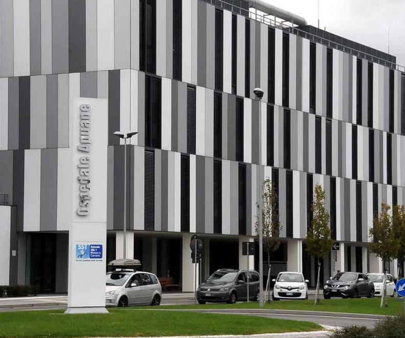 L’operazione in ospedale non si può fare e qualcuno chiama i carabinieri