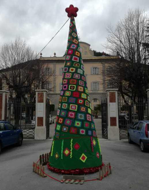 Di Maio contro il Molise «Noi primi nell’albero di Natale all’uncinetto» 