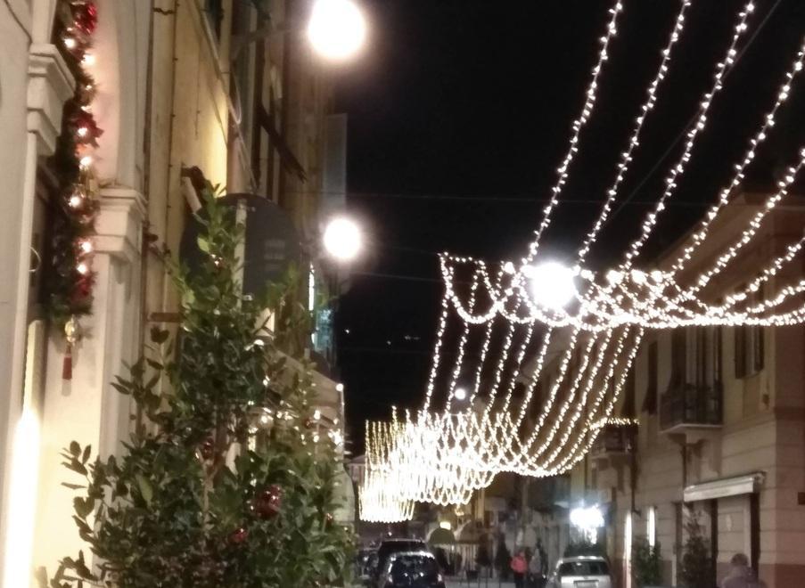 Lizzatura di balocchi musiche natalizie e aperitivo a tema