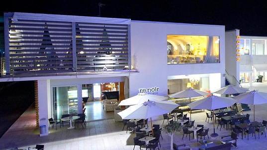 Il porto Cala de’ Medici punta a riempire il borgo
