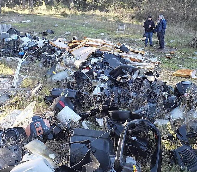 A Coltano un cimitero di scooter rubati 