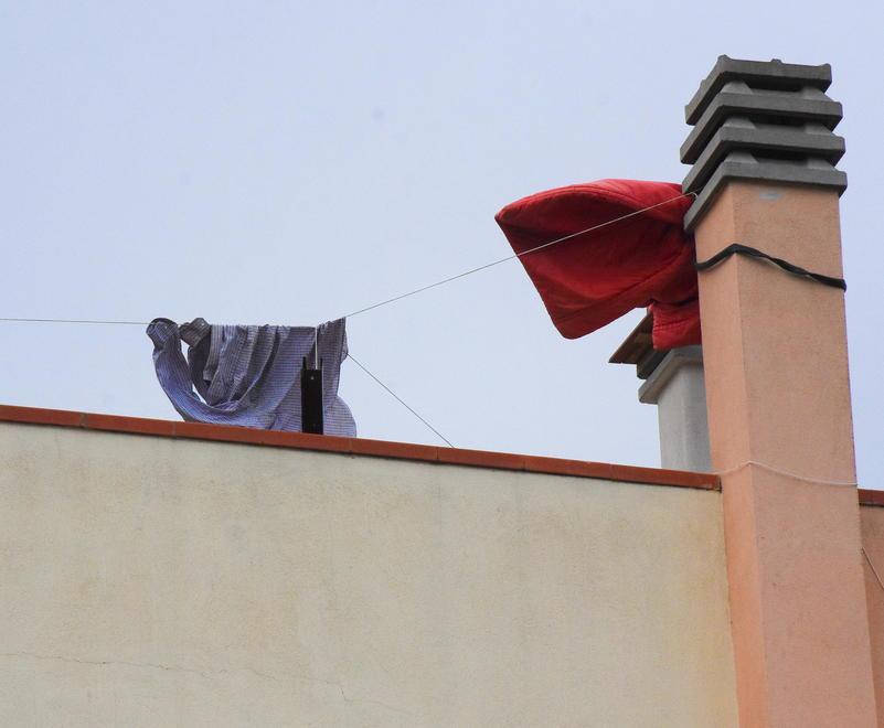 Crespi, nuovo blitz della polizia nel residence che non trova pace 