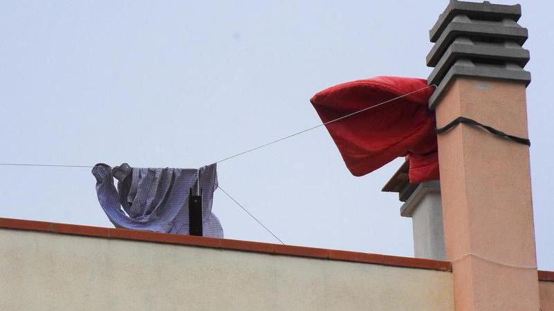 Crespi, nuovo blitz della polizia nel residence che non trova pace