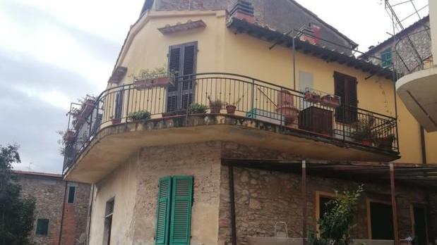 Muore a soli 23 anni nella casa di amici: indagano i carabinieri