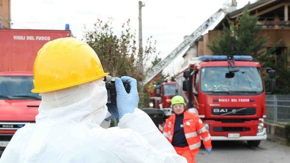 Scientifica sul posto per accertare le cause