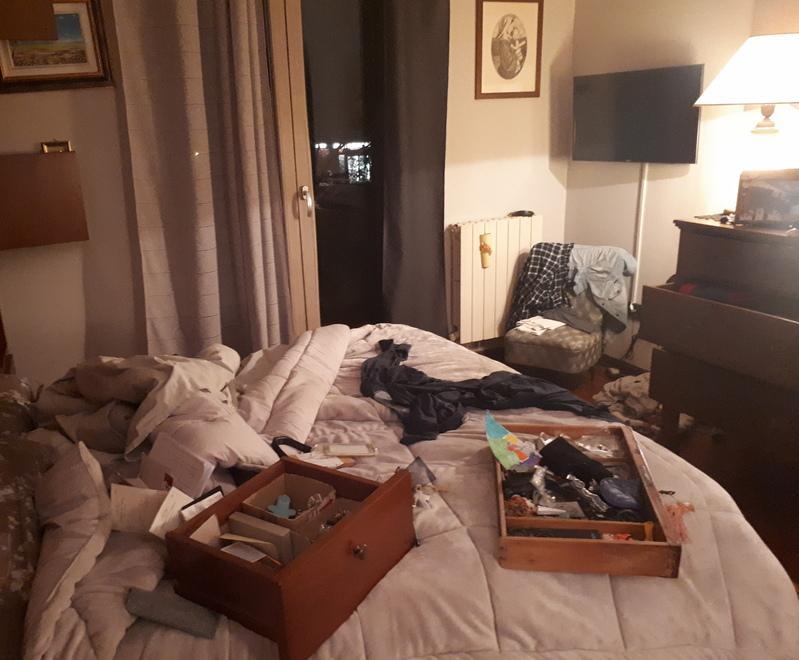 Modena. Madre e figlia si trovano i ladri davanti a casa 