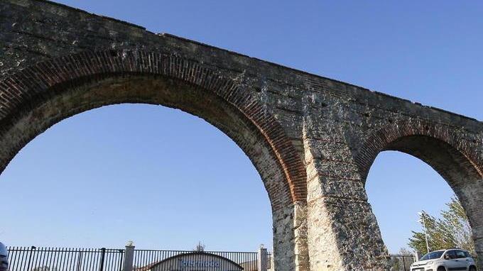 Archi e tangenziale nord est: la Soprintendenza “blinda” l’acquedotto