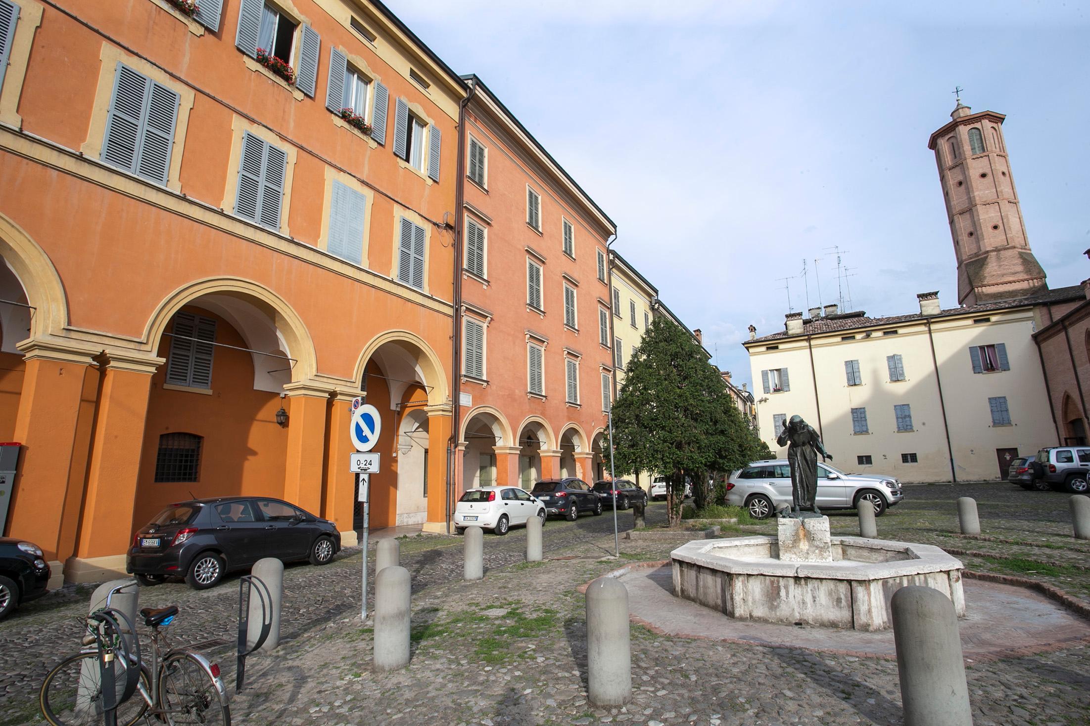 Modena, in San Francesco Piano fuori posto e “musichiere” con la Gazzetta 
