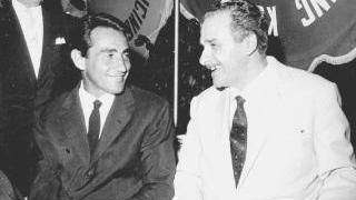 Alcune immagini di Inigo Cortesi con i big della musica e dello spettacolo italiano: a sinistra è con Walter Chiari; sopra (in una foto più recente) con un giovane Beppe Grillo; e a destra con Mina
