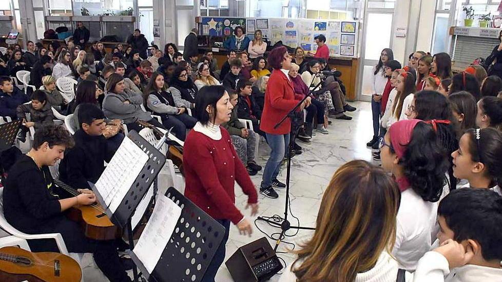 I bambini cantano la pace: concerto in municipio con cento voci bianche