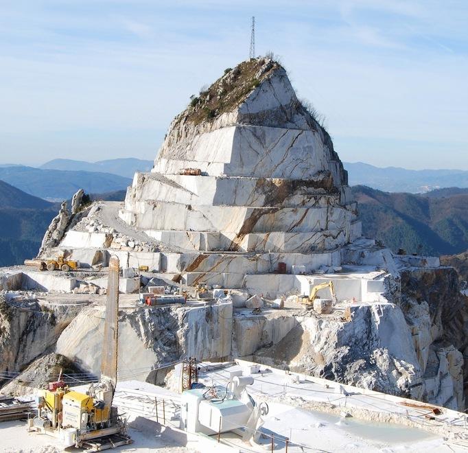 «Lasciateci lavorare ancora a Betogli» Sciopero di otto ore di Fillea e Feneal 
