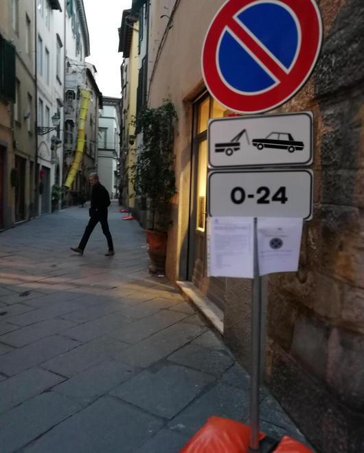 «Troppi cartelli sulla strada» Scatta la protesta degli antiquari 