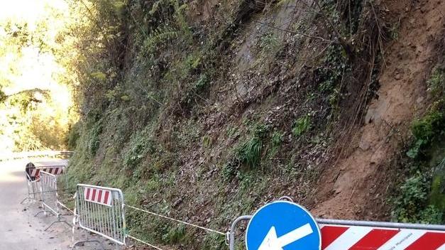 Il M5s accusa: «Sulla frana nessun intervento»