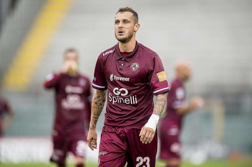Diamanti vede rosa e gioca con il passato 