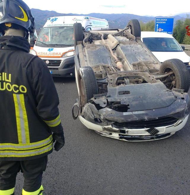 Si ribalta in tangenziale con l’auto: ferito 39enne