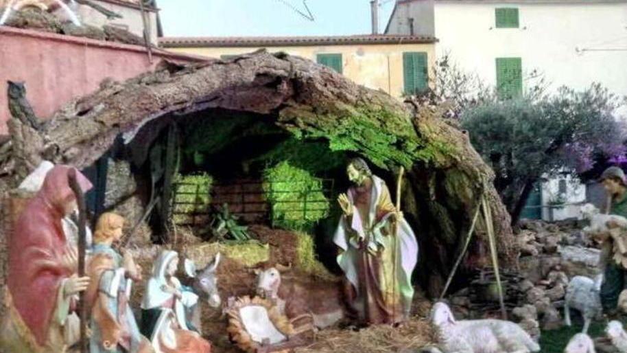 Ecco il presepe di Riotorto Canti ed emozione in piazza