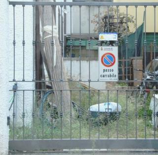 <strong>IN REGOLA </strong>Un passo carrabile col numero dell’autorizzazione