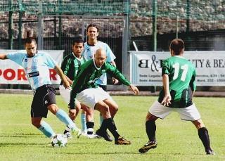 Il Tuttocuoio in una azione sulla fascia mediana del campo