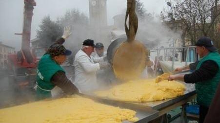 Cibo artigianale che attrae E polenta gratis per tutti