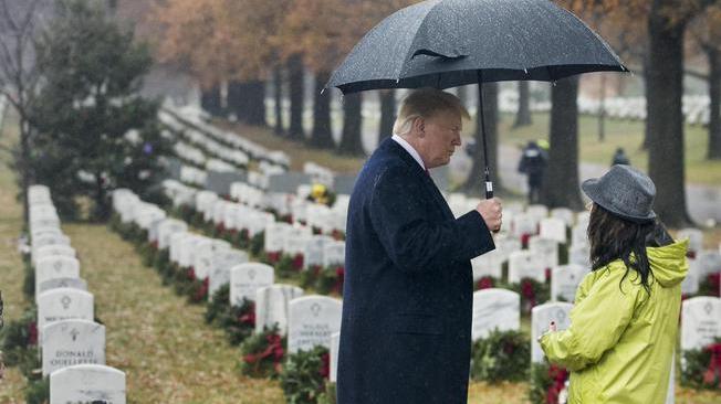 Usa: Trump visita cimitero di Arlington
