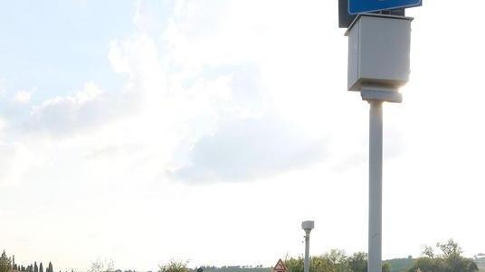 Troppe multe con l’autovelox il sindaco: «Chiedo di spegnerlo»