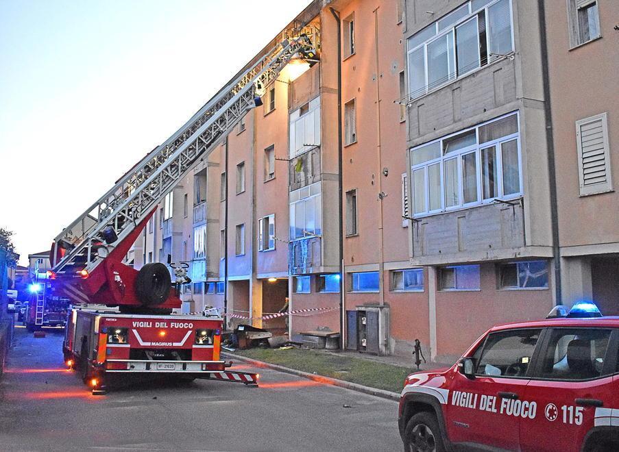 Appartamento a fuoco: paura in via Pordoi danni ma nessun ferito