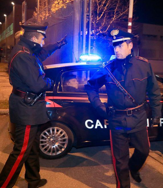 Maltratta la moglie e la butta fuori di casa: arrestato un 28enne