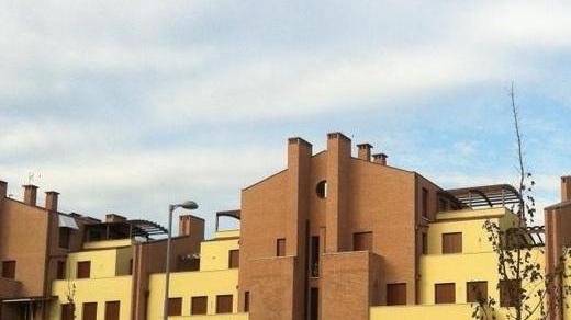 Piazzola per il fitness e altri sedici alberi nell’ex discarica Pista