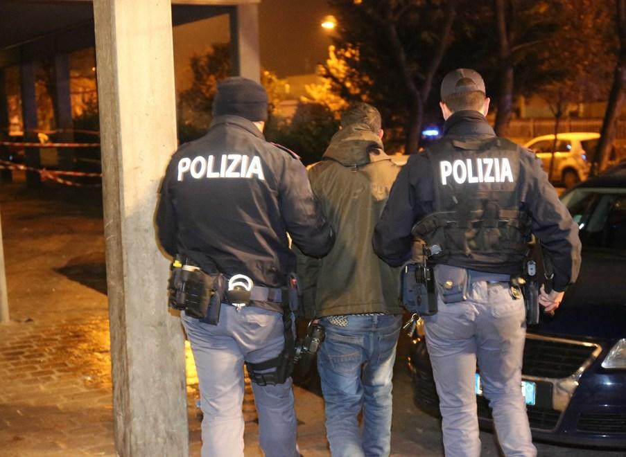 Nel palazzo del rogo si nascondeva un ricercato per rapina