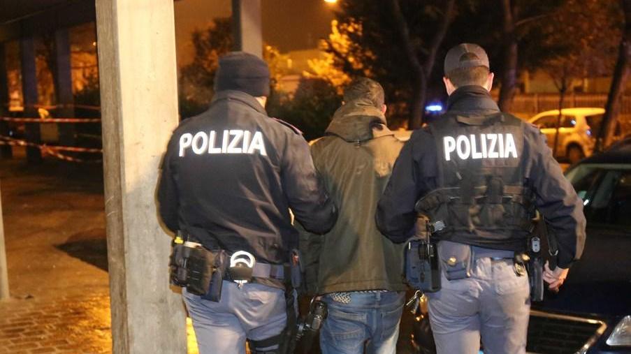 Nel palazzo del rogo si nascondeva un ricercato per rapina