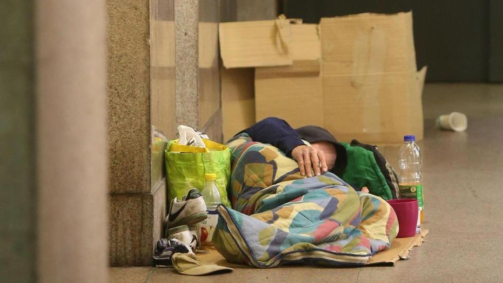 Ferrara, una coperta in auto per i senzatetto
