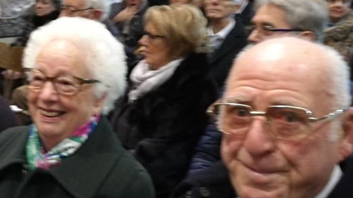 Festa grande per le coppie che resistono nel tempo «Il nostro segreto? Semplice, volersi bene»