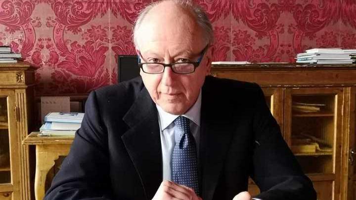 «Fondi per la ferrovia, pronto a incatenarmi davanti al ministero»