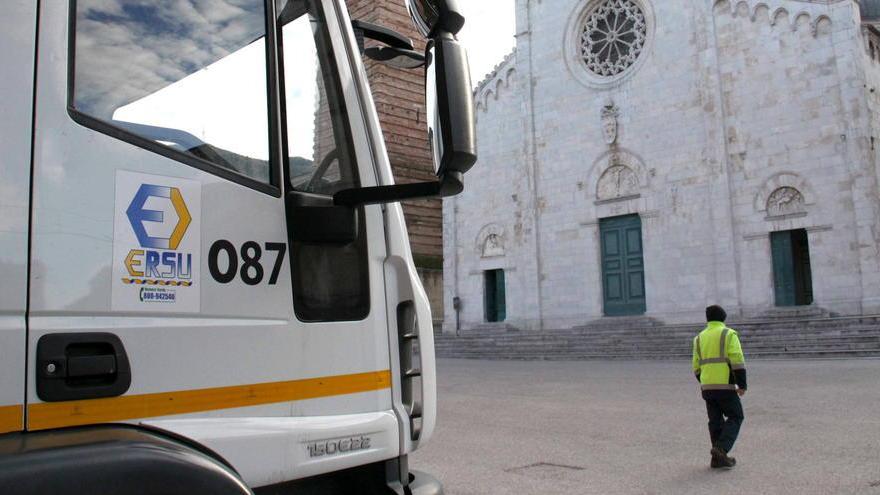 Il sindaco: niente raccolta rifiuti nei giorni di Natale e Capodanno