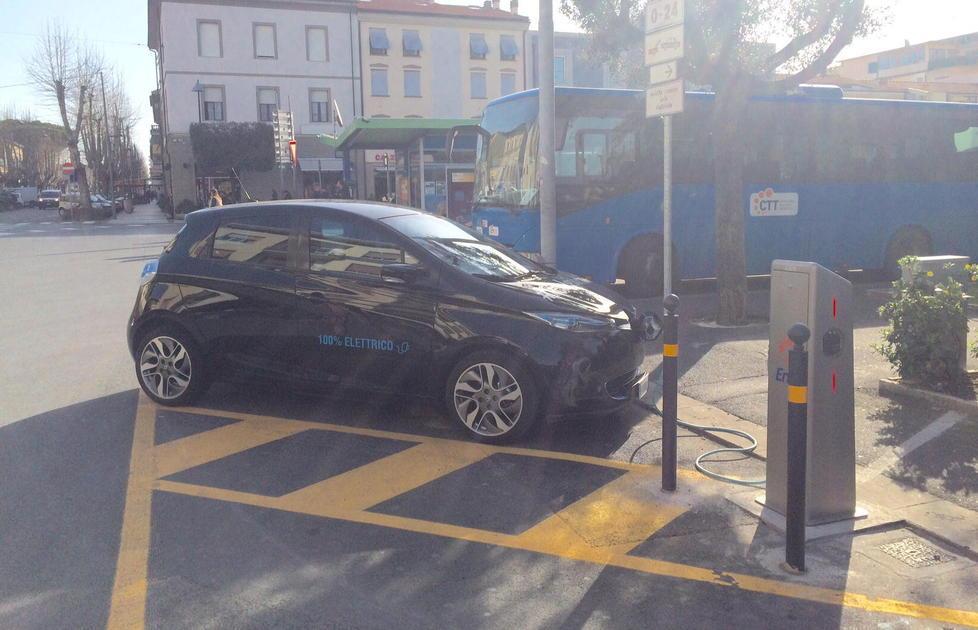 Progetto auto elettriche 10 postazioni per la ricarica 