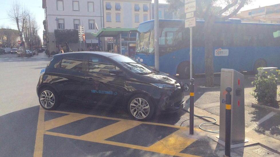 Progetto auto elettriche 10 postazioni per la ricarica