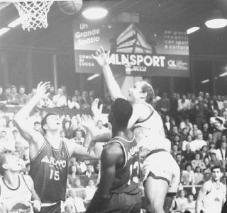 Landsberger nella prima vittoria in A1 (89/90) con l’Arimo Bologna