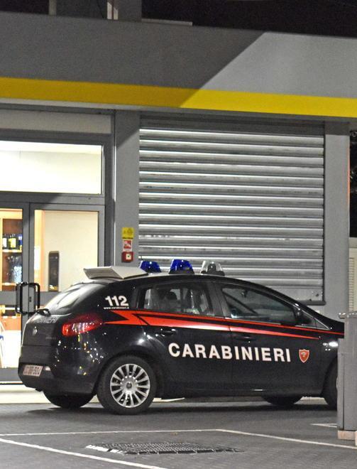 È caccia ai rapinatori del distributore “Erg”