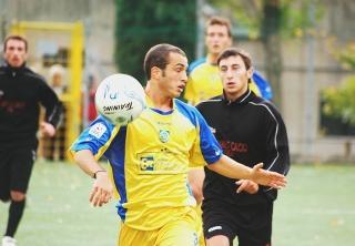 Azione di gioco nel galoppo disputato dalla Carrarese a Sarzana in vista del match contro il Gubbio Sotto il mister Lavezzini