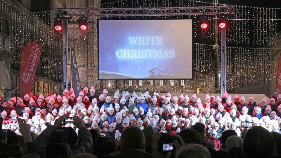 I bimbi cantano il Natale