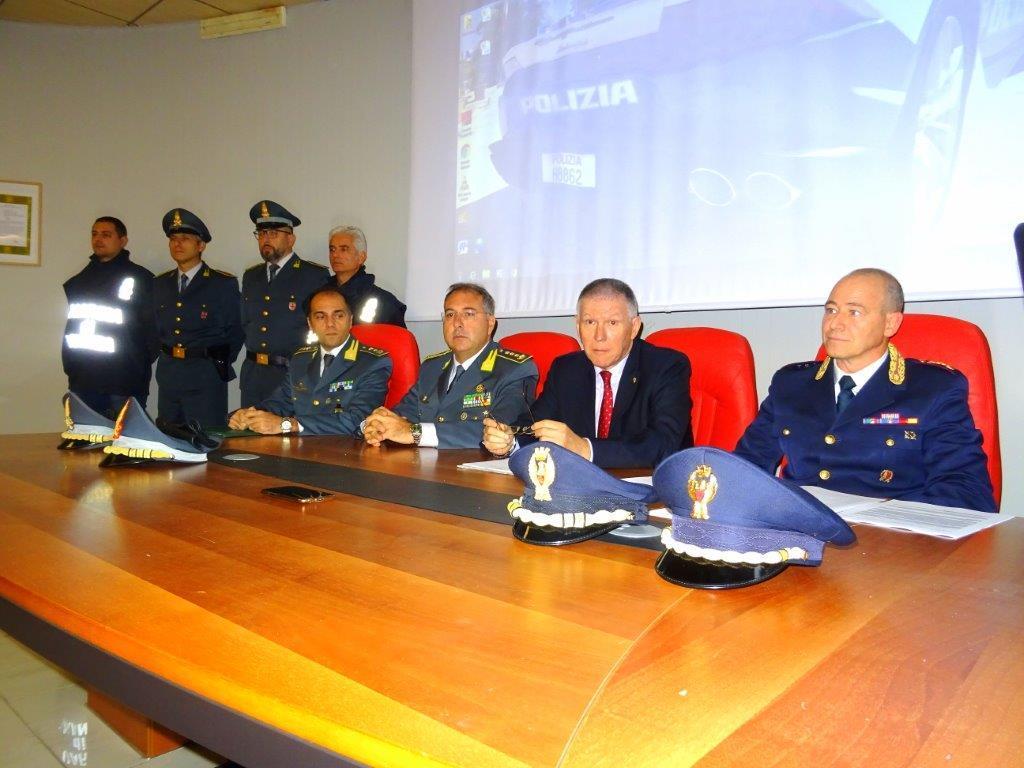 La conferenza stampa sull'operazione polizia-guardia di finanza (foto Ivan Nuvoli)