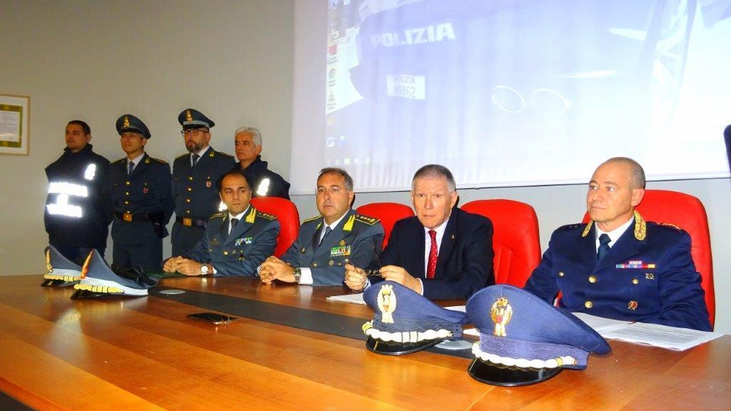 La conferenza stampa sull'operazione polizia-guardia di finanza (foto Ivan Nuvoli)