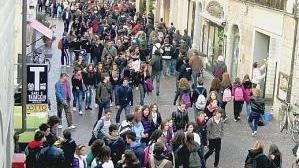 Corso Matteotti invaso da universitari e studenti