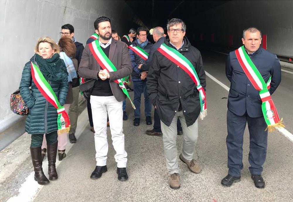 Gallerie senza luce, sit in di protesta dei sindaci del Sarrabus - Gerrei 