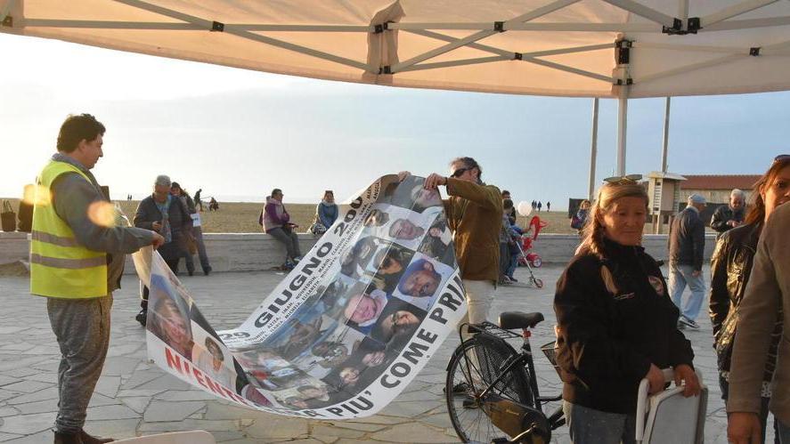 Suolo pubblico, via da piazza Mazzini associazioni e partiti