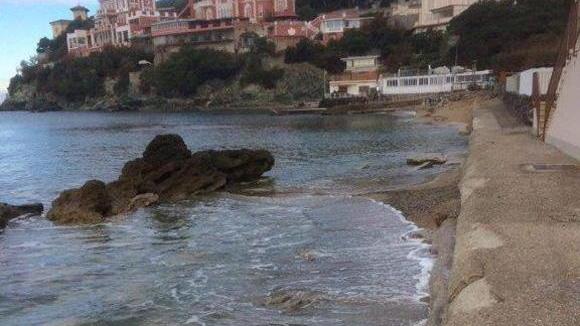 Il mare ha eroso la sabbia