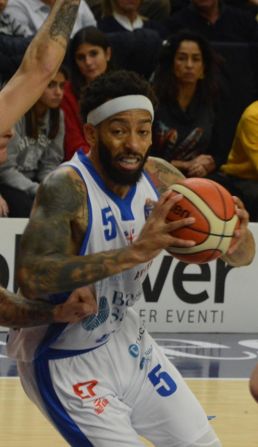 Cooley un marziano a rimbalzo Petteway crea solo problemi