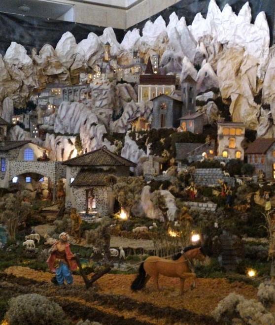 A Marsiliana megapresepe di 40 metri fatto a mano
