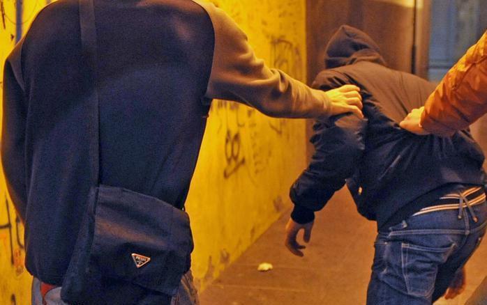 Tredicenne massacrato a Olbia: «Mio figlio ha il 50 per cento di possibilità di salvare l'occhio»