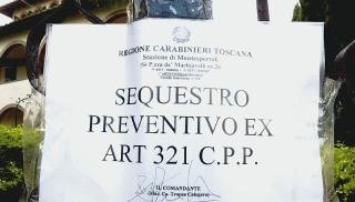 Una delle ville sequestrate dalla magistratura per licenze edilizie illegittime